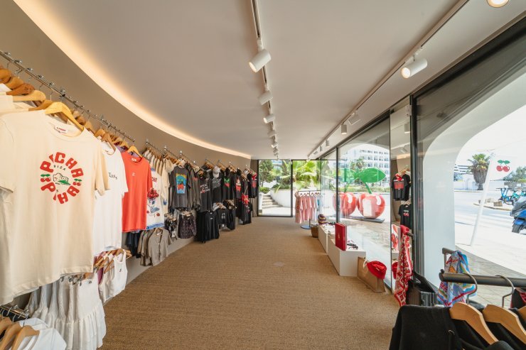 PACHA Store - supplied by Pacha for souvenir article