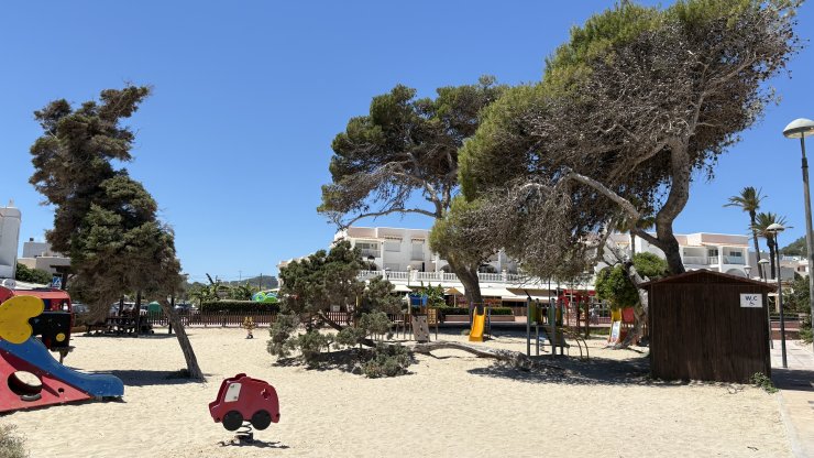 Cala llonga beach - playground folder
