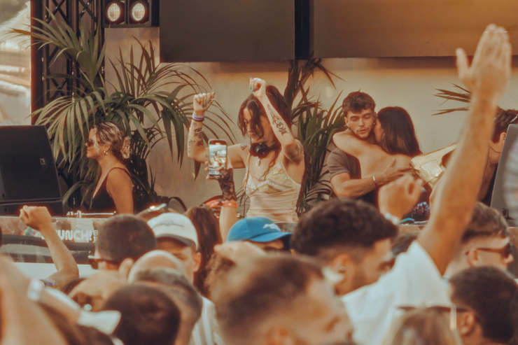 Selección del equipo: Los cinco mejores sets de DJ para disfrutar en Ibiza en julio, elegidos por Holly.