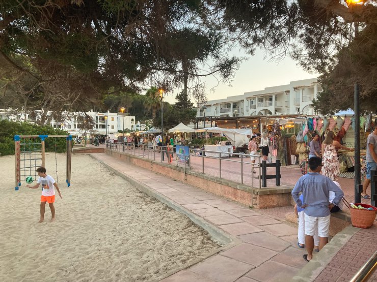Cala Llonga Market