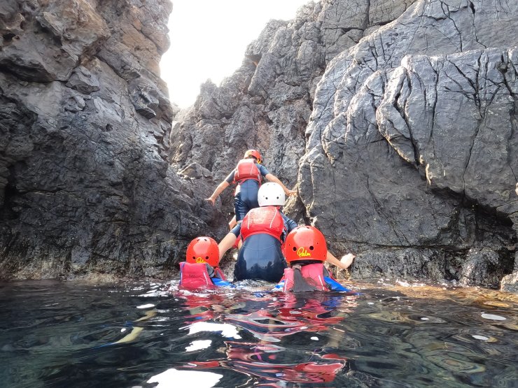 Coasteering Ibiza: Pure adrenaline by the sea