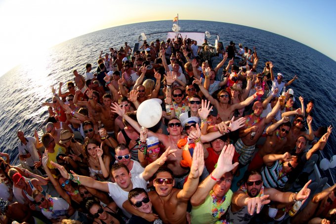 Float your boat, Playa d'en Bossa, Ibiza Float your boat, Playa d'en Bossa, Ibiza