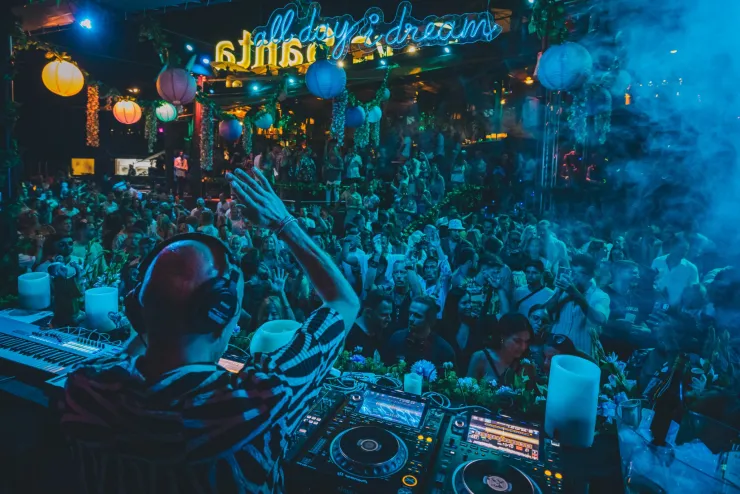 Lee Burridge | All Day I Dream | Cova Santa