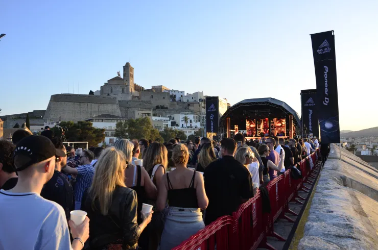Bild aufgenommen von Victor Spinelli, bereitgestellt von Mel Sutton (IMS), April 2023 IMS Grand Finale | Dalt Vila by Victor Spinelli