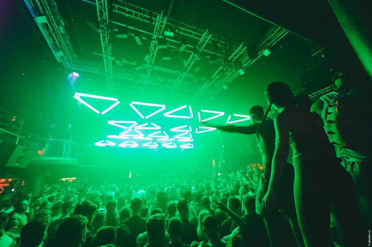 Bild aufgenommen von PHRANK, bereitgestellt von Amnesia Press Sommer 2022 Pyramid | Amnesia Ibiza by PHRANK