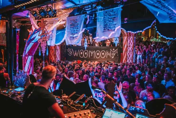 Woomoon | Cova Santa