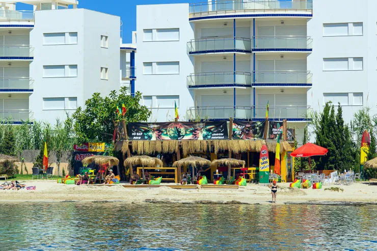 Playa Pinet | San Antonio Bay