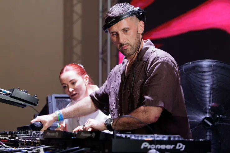 Immagine scattata da Daisy Denham, fornita da Rebecca Whelan (BBC Radio 1 Project Manager of Events) agosto 2024 BBC Radio 1 Dance Live | 528 Ibiza by Daisy Denham