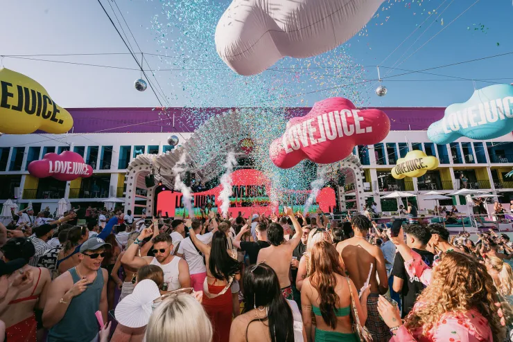 Immagine fornita da Zine Abdi (Love Is The Message PR) luglio 2024 LoveJuice | Ibiza Rocks